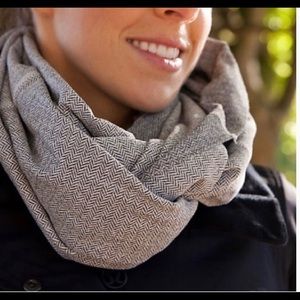 LuluLemon Vinyasa Scarf